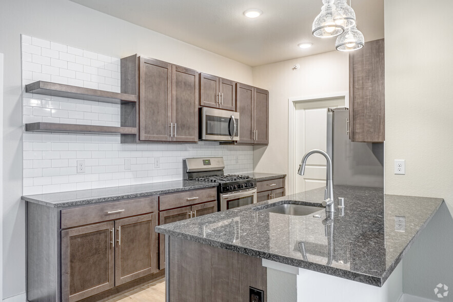 1BR, 1BA - 701SF - Kitchen - Mountain Lane Apartments