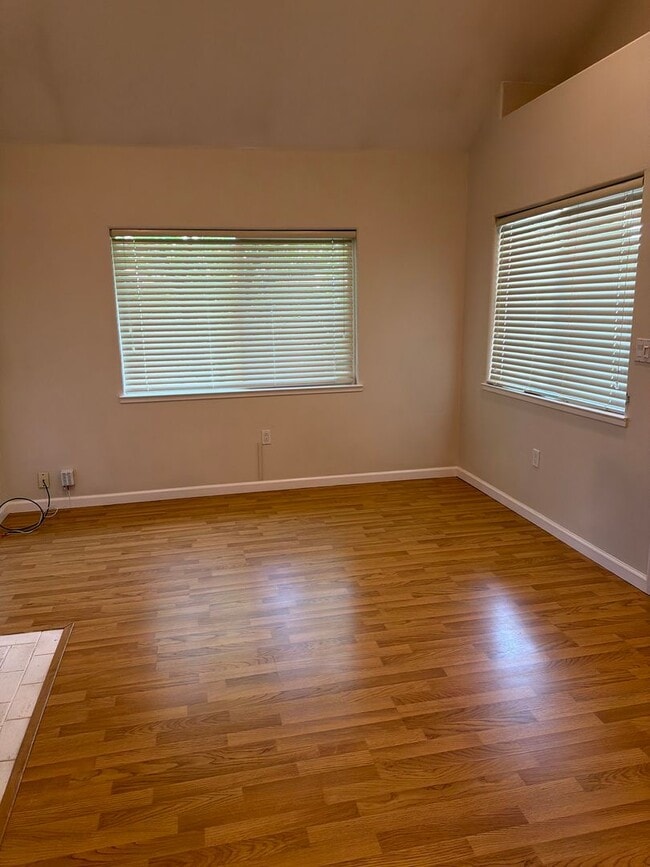 Building Photo - Charming 2 Bedroom, 2 Bathroom Home with ADU in Desirable Land Park Area