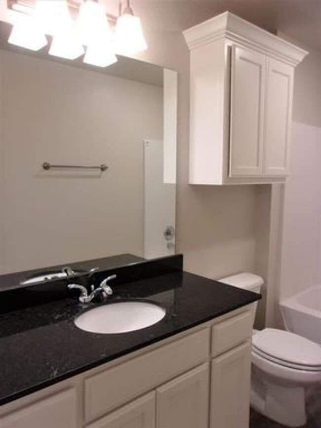 Building Photo - 3 Bed 2 Bath 2 Car Duplex in Chisholm Creek NW OKC