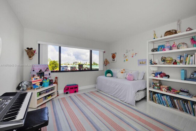 Building Photo - 650 Ocean Dr