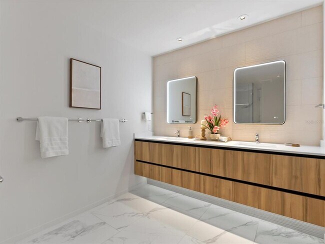 Building Photo - 1020 Sunset Point Rd