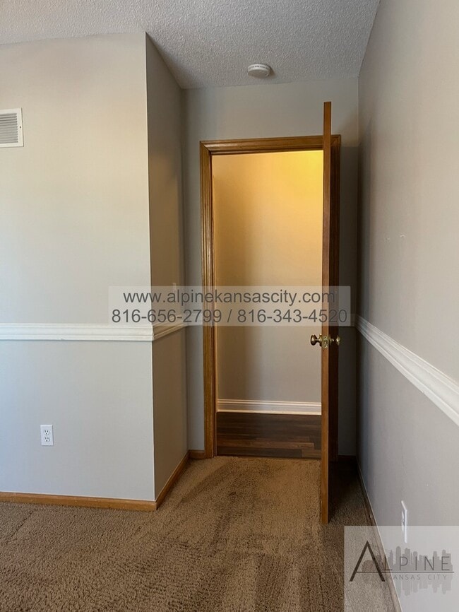 Building Photo - Beautiful California Split in Platte County