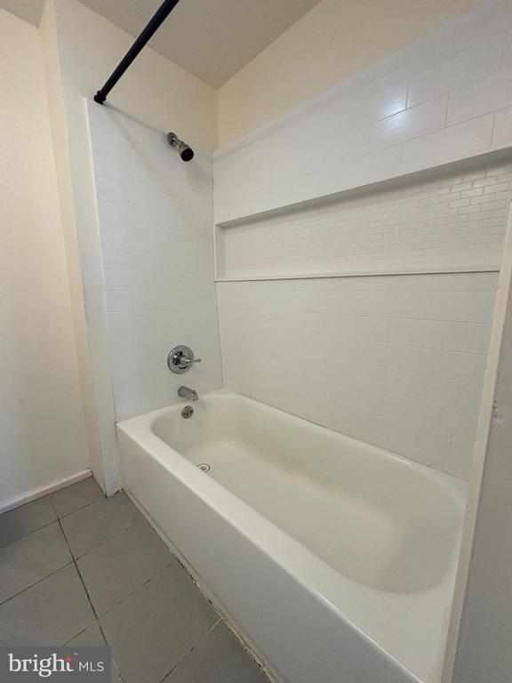 Building Photo - 722 W Stephen St