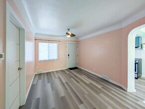 Building Photo - 2218 Hoyt Ave
