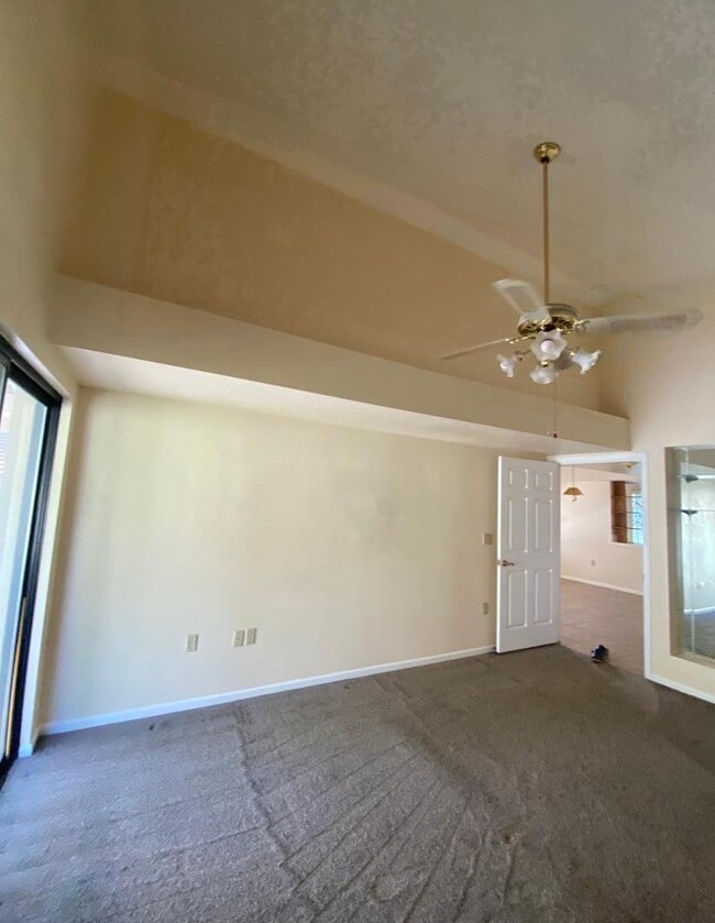 Building Photo - 721 N Mallard St