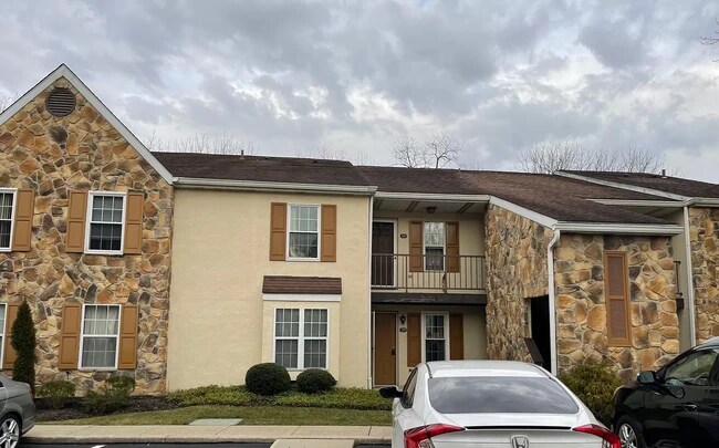 Building Photo - 280 Valley Stream Ln