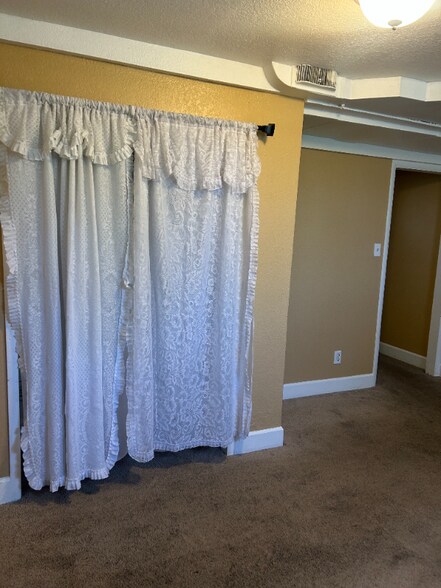 Building Photo - 4519 Cook St