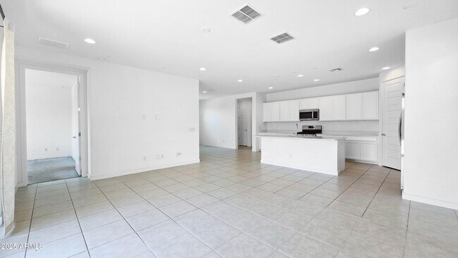 Building Photo - 2563 W Hidalgo Ave
