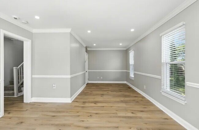 Building Photo - Rolling Rd