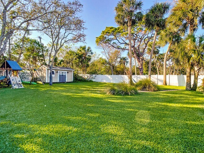 Building Photo - 762 S Beach St