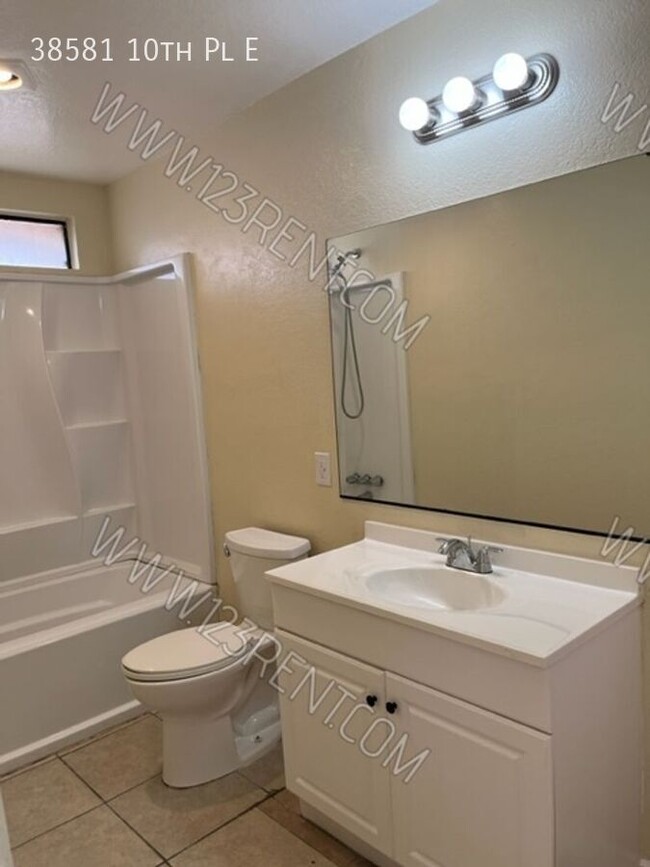 Building Photo - 1BD/1BTH FIRST FLOOR APT EAST PALMDALE (RO...