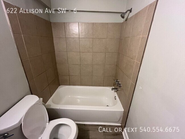 Building Photo - 622 Allison Ave SW
