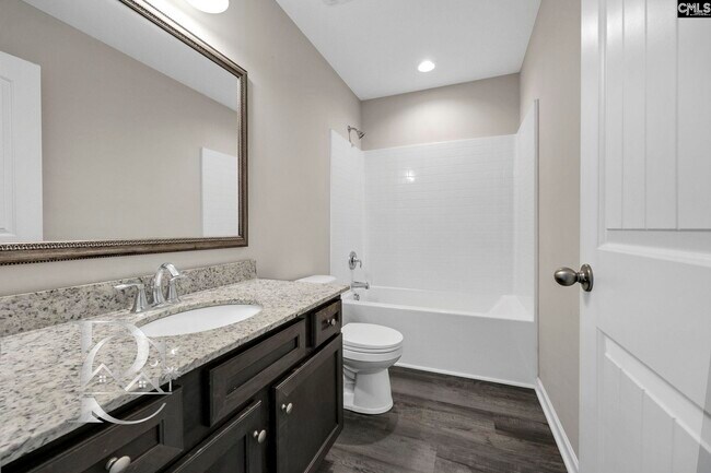 Building Photo - 5 Spinney Ct
