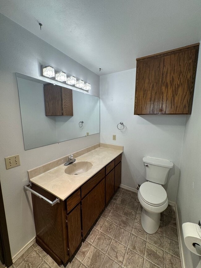 Building Photo - Canyonville 3 Bedroom 2 Bath with Garage a...