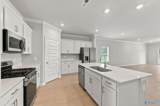 Building Photo - 7211 Holly Creek Dr SE