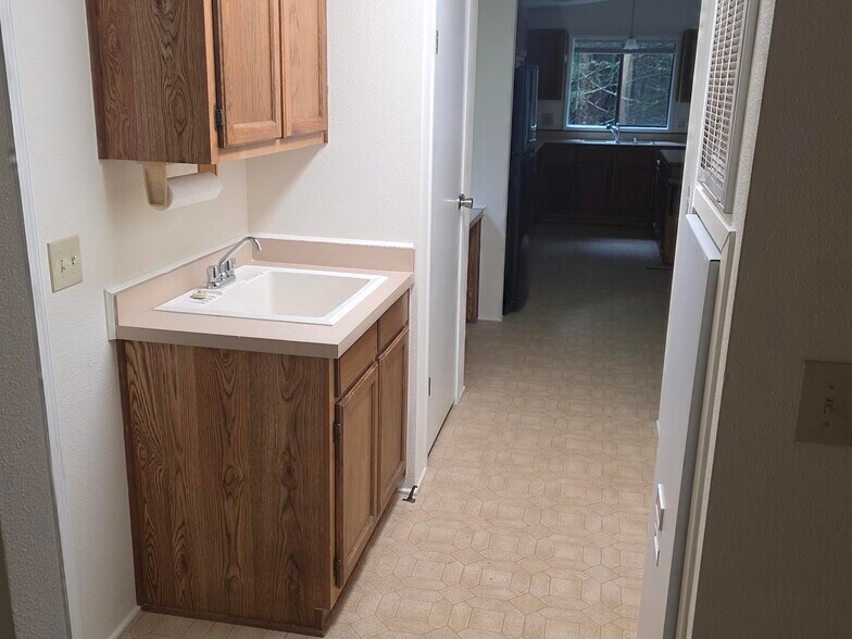 Building Photo - 20835 Valsetz Rd