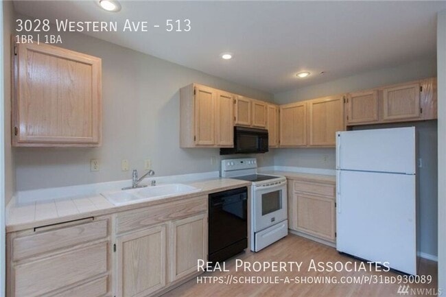 Building Photo - 3028 Western Ave