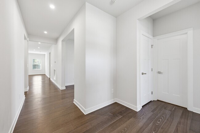 Building Photo - 6334 Cambridge Dr