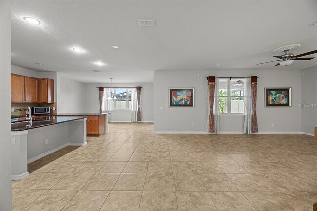 Building Photo - 6041 Town Center Blvd