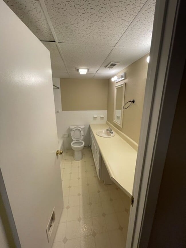 Building Photo - City of Maryville, 2 bedroom, 1 bath condo...