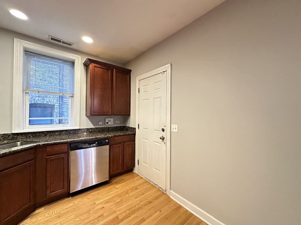 Building Photo - 3212 N Clifton Ave