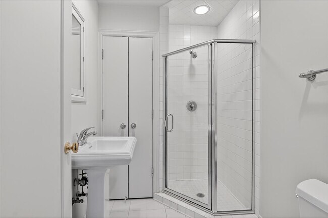 Building Photo - 417 S Ashley St