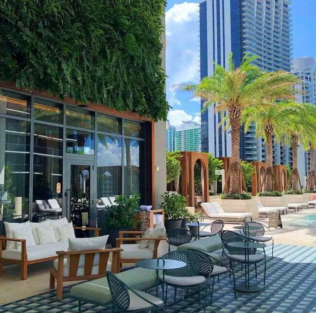Building Photo - 805 S Miami Ave