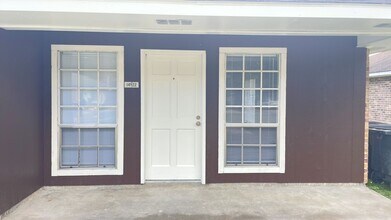 Building Photo - 2BR 1 Bath in Central.