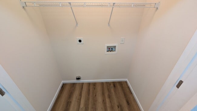 Building Photo - 4BR/2.5BA Middletown Home - Study with French Doors - Pond View