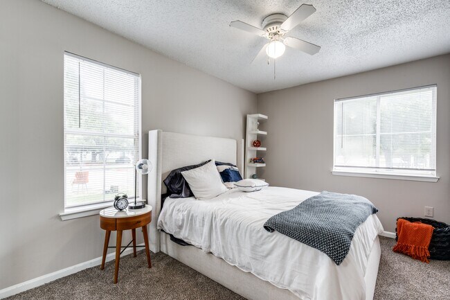 Building Photo - Vibe on Riverside