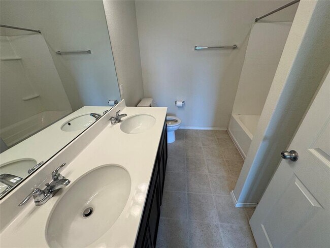 Building Photo - 250 Zuma Dr