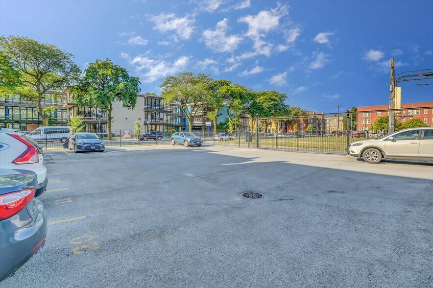 Building Photo - 4856 S Prairie Ave