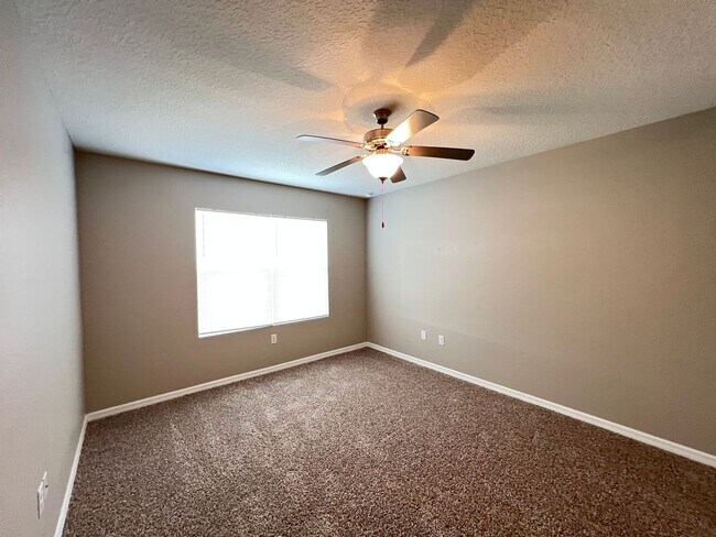 Building Photo - Modern 4-Bedroom Smart Home in Belleview – No HOA Application Required