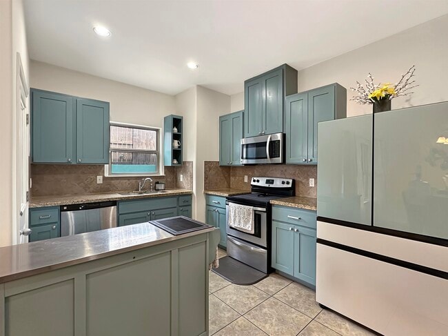 Building Photo - 5714 Montevista Dr