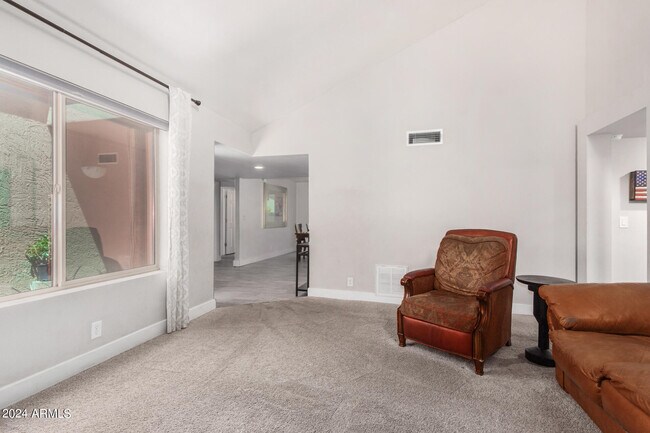 Building Photo - 321 E Aspen Way