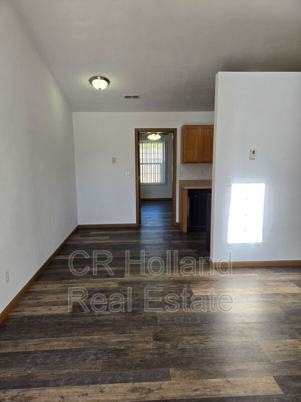 Building Photo - 1690 Shadow Ridge Ct