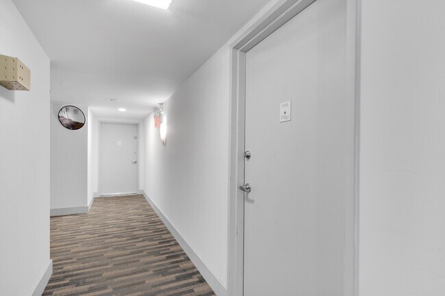 Building Photo - 1228 West Ave