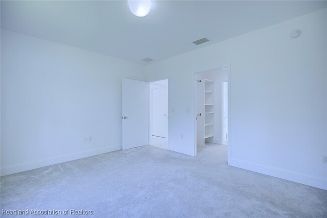 Building Photo - 827 Renault Ave