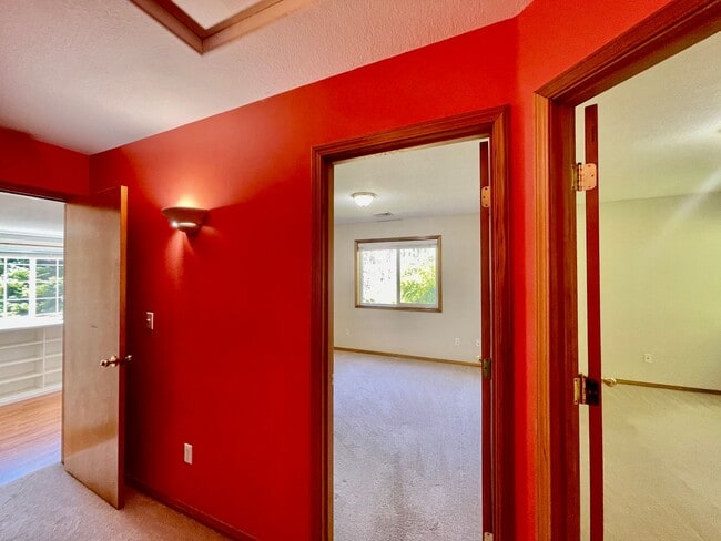 Building Photo - 3 Bedroom, 1 Bonus office/craft Room  and ...