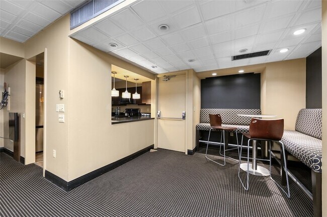 Building Photo - 320 Fort Duquesne Blvd