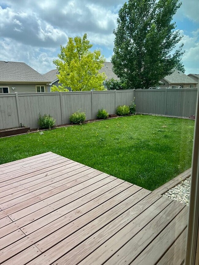 Building Photo - Spacious 5-Bedroom Home with Finished Basement and 3-Car Garage in Wellington