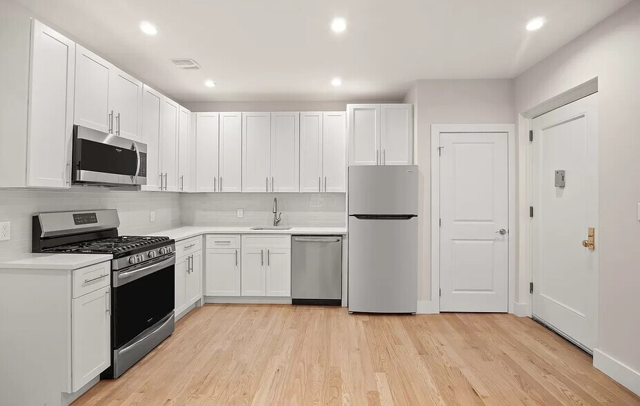 Building Photo - 157 E 37th St