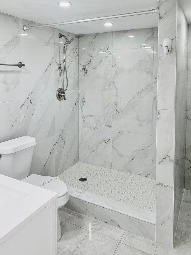 Building Photo - 826 Wiggins Pass Rd