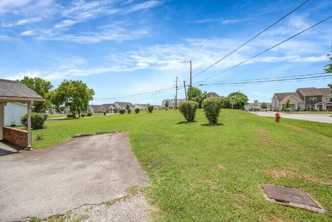 Building Photo - Furnished, remodeled 2BR near Nashville hospitals, all utilities and WiFi included, updated kitch...