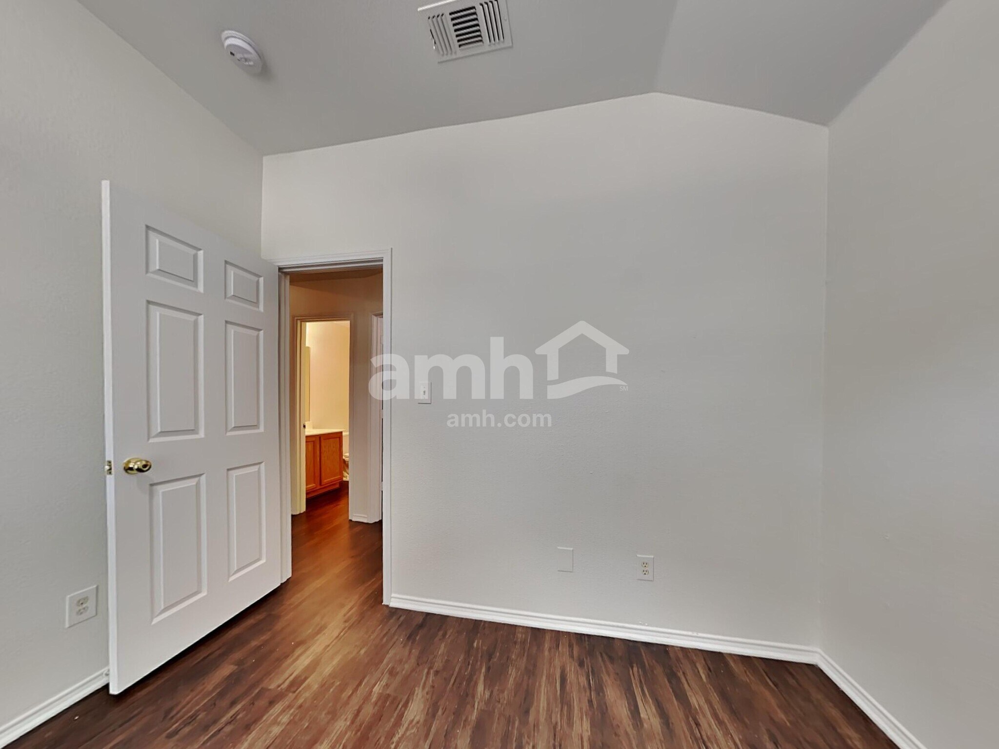 Building Photo - 916 Dixon Ln