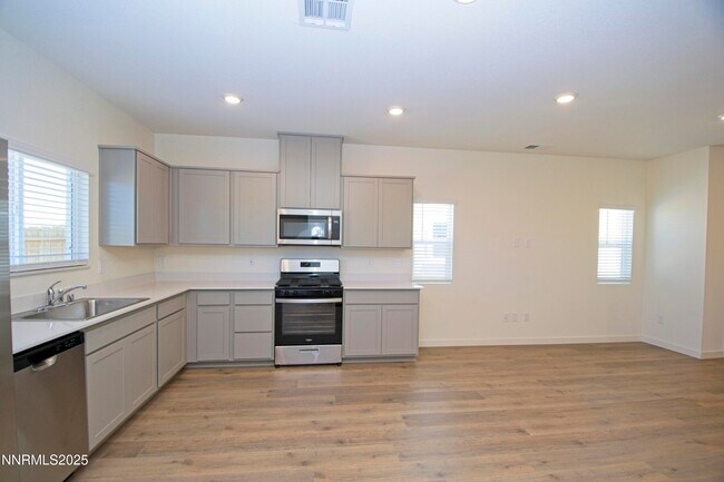 Building Photo - 843 Orchard Rock Dr