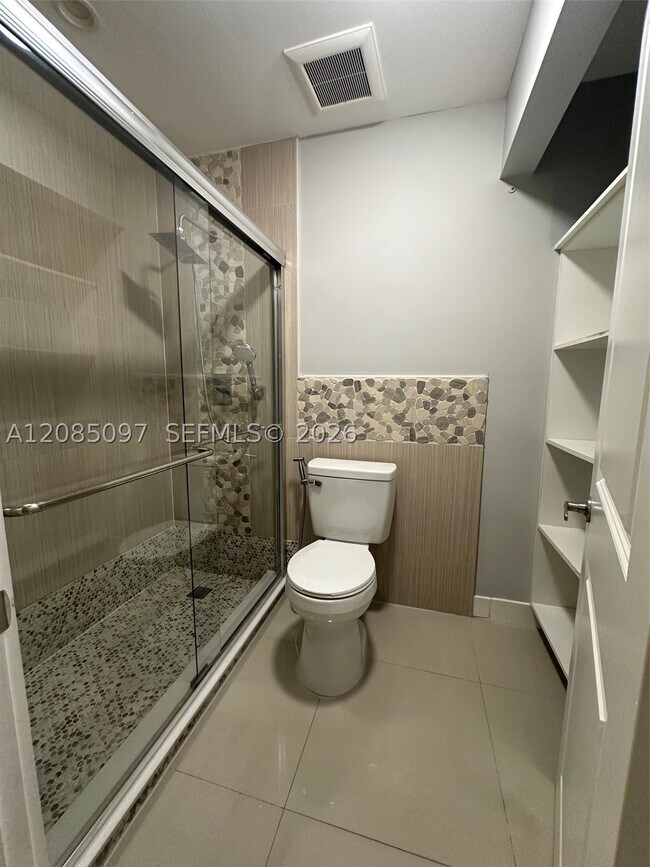 Building Photo - 14357 Kendale Lakes Dr
