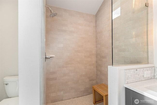 Building Photo - 5030 Sand Point Pl NE