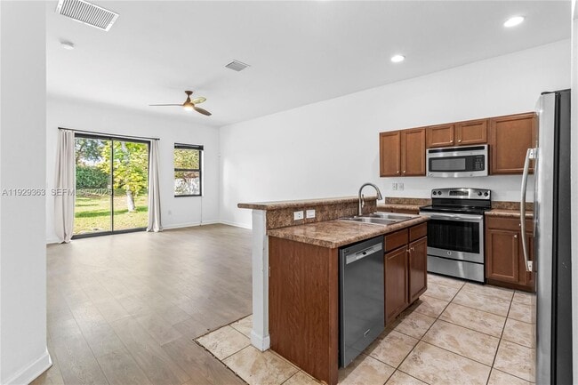 Building Photo - 3560 W 88th St