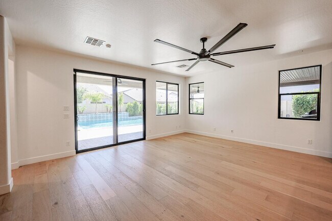 Building Photo - 25689 N 140th Ln